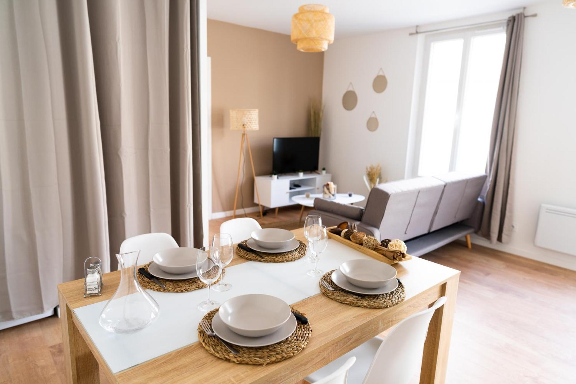 Spacieux Appartement Avec Parking Prive A Saumur Exteriér fotografie